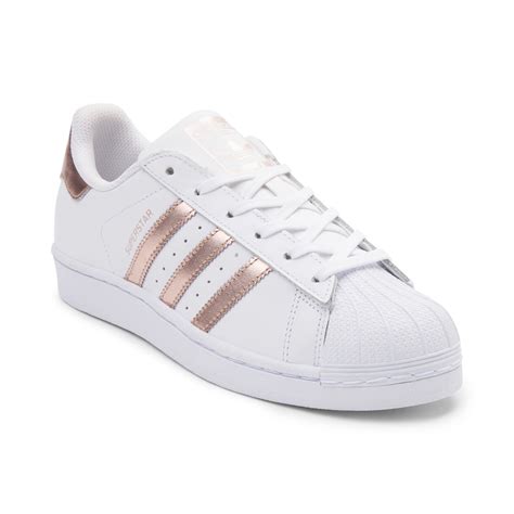 addidas superstars woman.